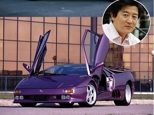 Nam diễn viên Park Sang Min sở hữu chiếc Lamborghini Diablo VT 6.0 Special Edition Purple màu tím trị giá 1.000.000 USD (22 tỷ đồng). Park được coi là một trong những sao Hàn sở hữu xe sang tiền tỷ.